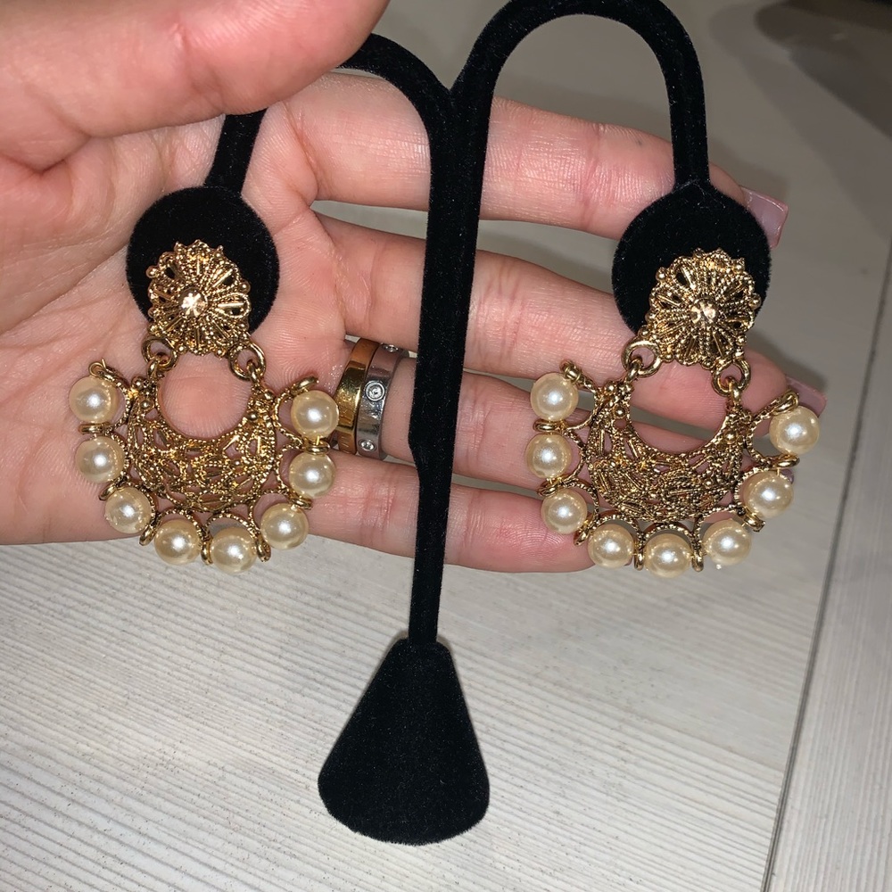 Pearl earring ( Indian gold)